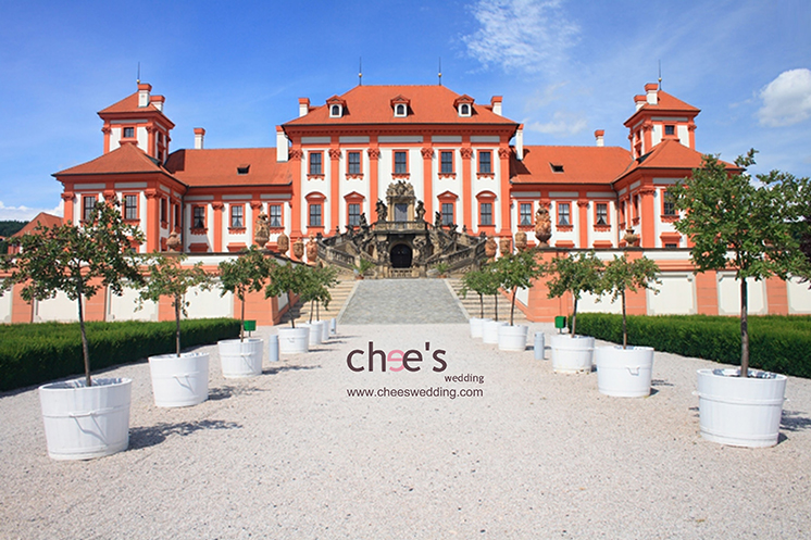 Chateau Troja 1